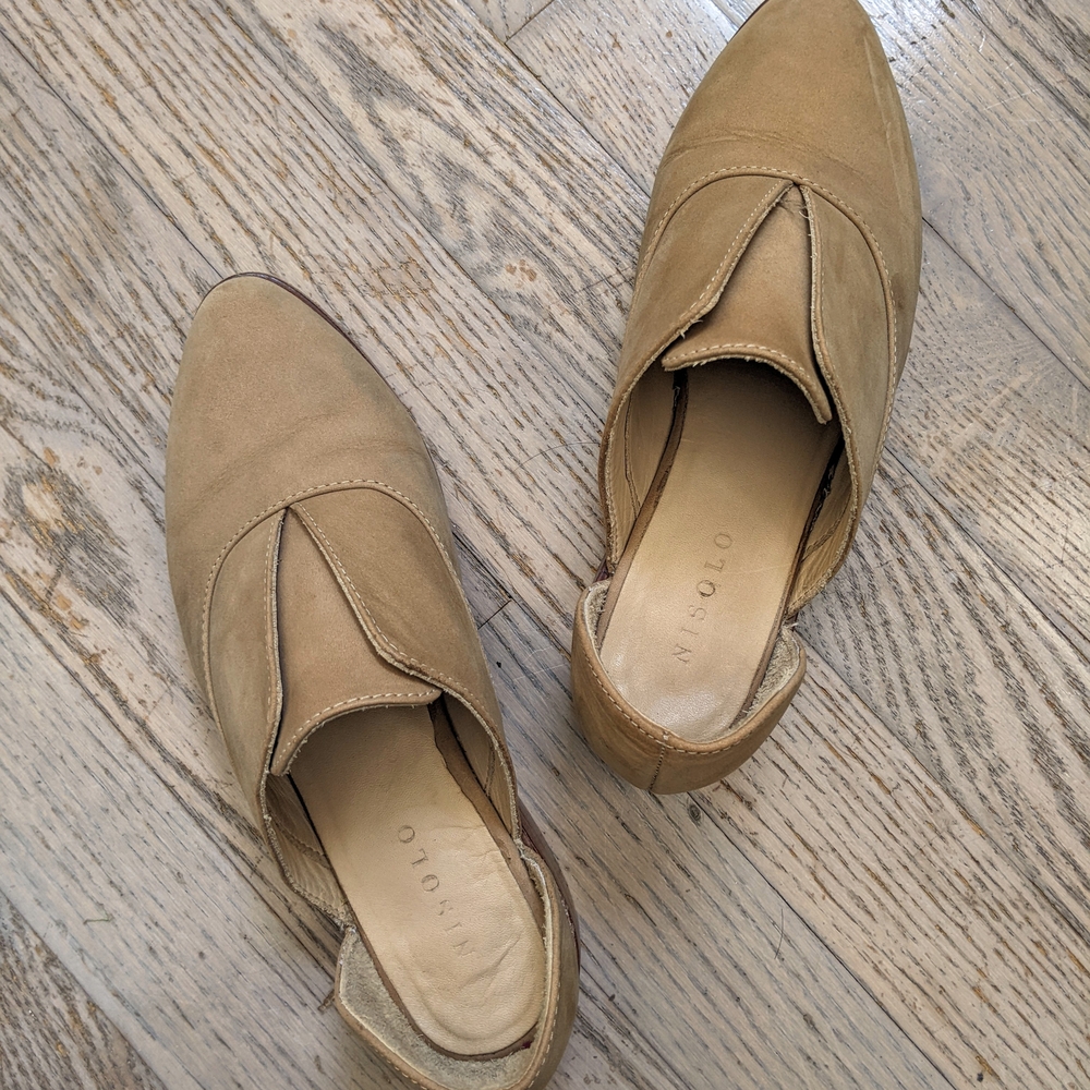 Nisolo Emma d'Orsay Oxford Flats in Almond, Size 5 - Picture 3 of 9